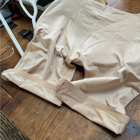 🏷️NWT- HeyShape - Shorts - Picture 3 of 6